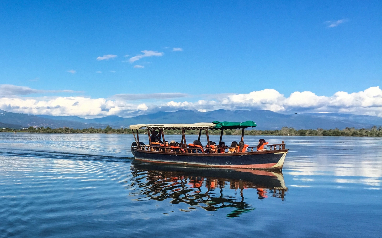 BOAT TOUR